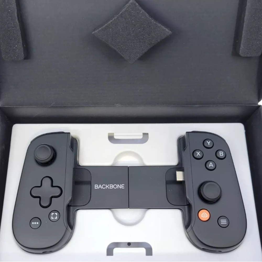 BACKBONE One Mobile Gaming Controller for Android & iPhone 15 Series (USB-C)™ - Picture 7 of 7